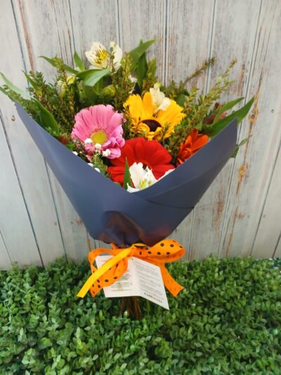 ramo de gerberas y alstromelias 4.10